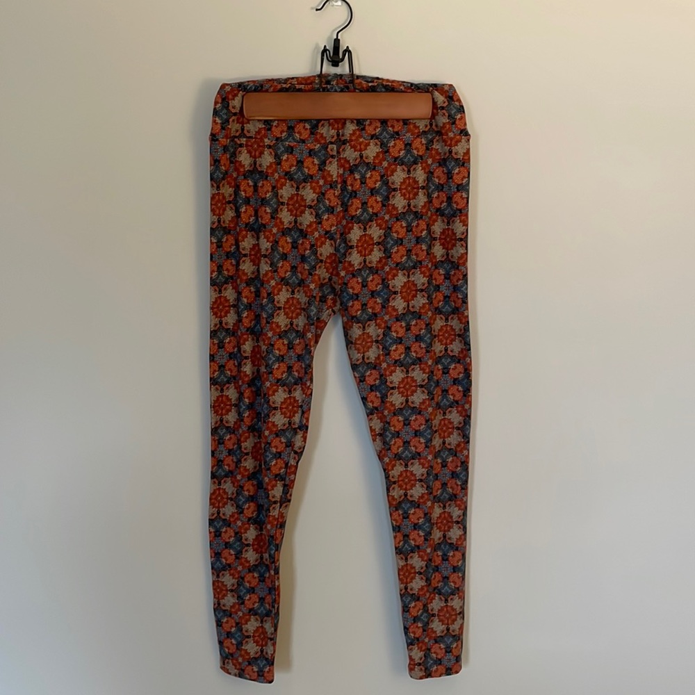 LuLaRoe Women’s Legging Size Tall and Curvy